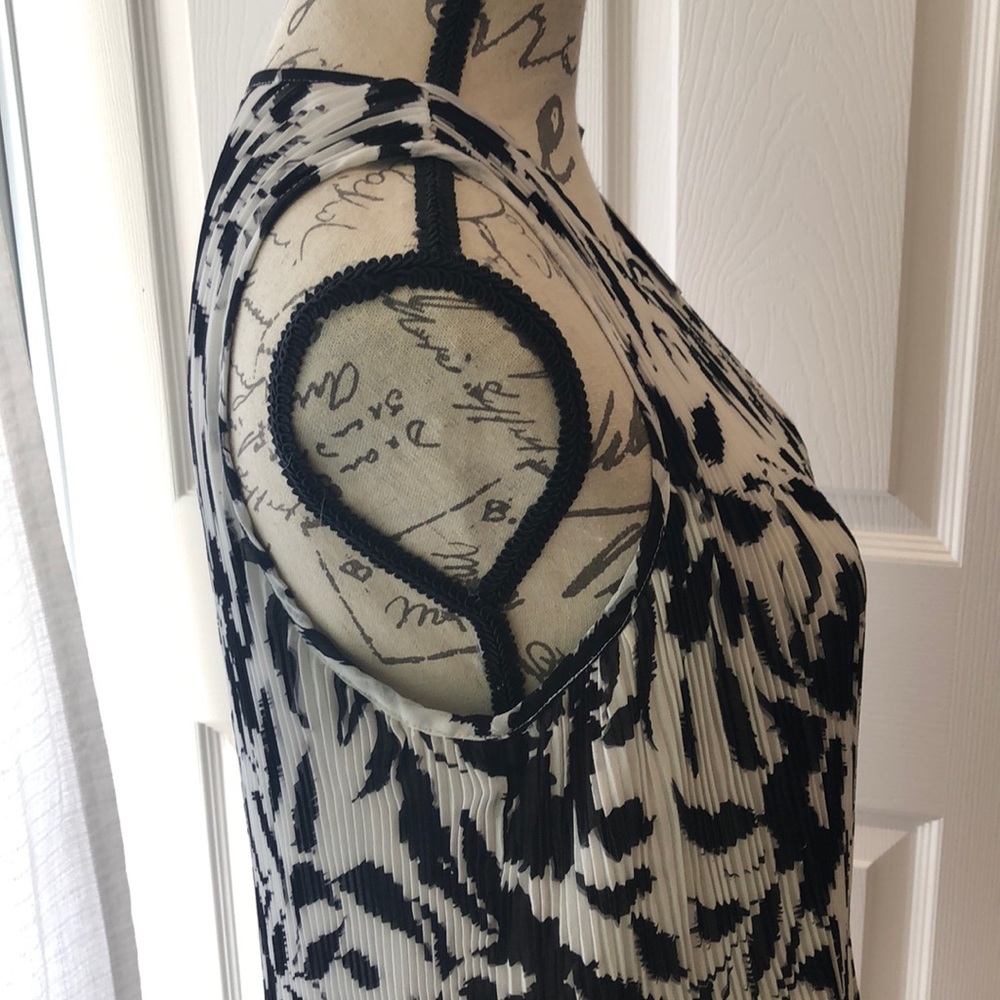 NWT Daniel Rainn Stitch Fix B&W Sleeveless Blouse - Picture 3 of 7